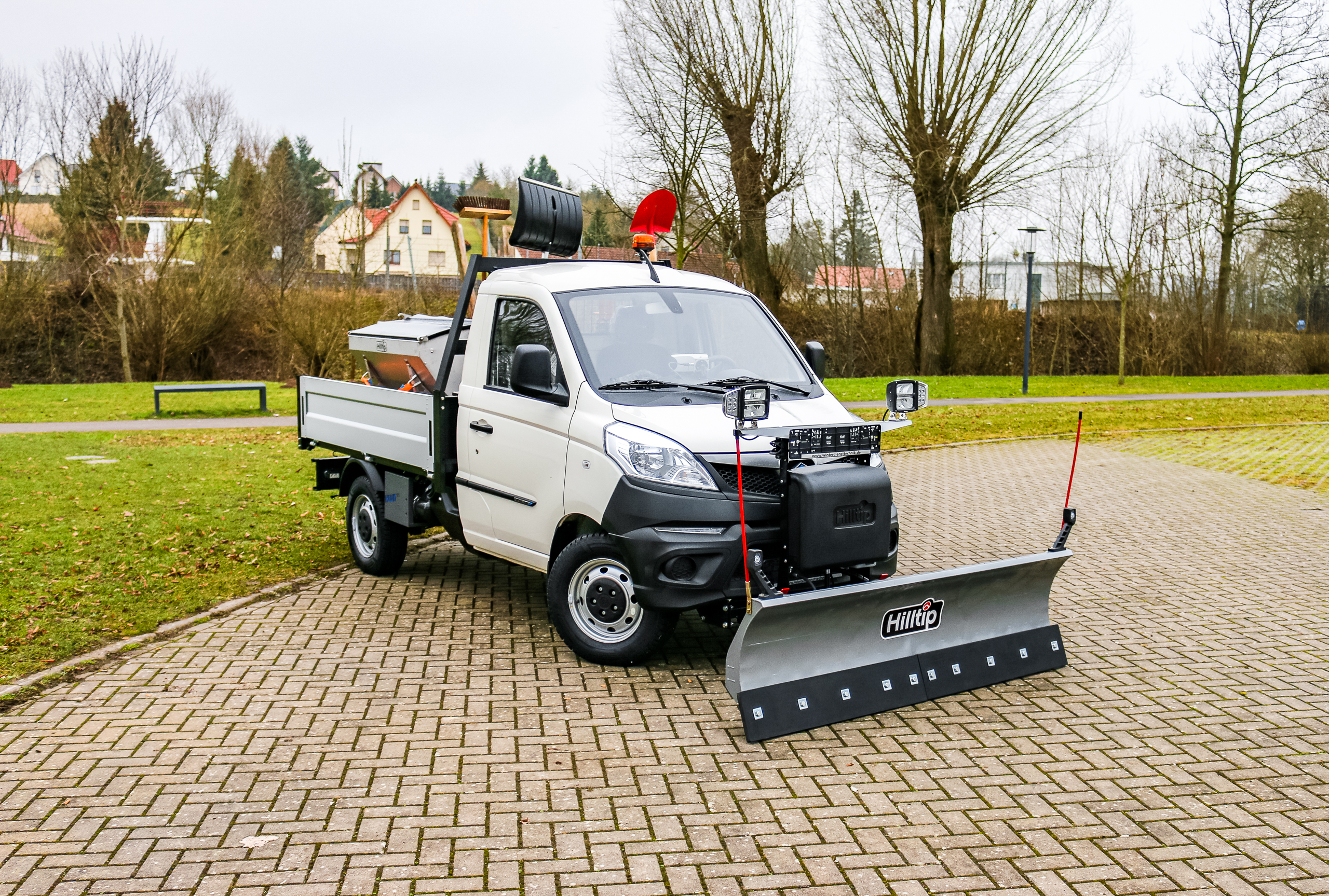 piaggio-porter-np6-winterdienst-piaggio-winterdienstfahrzeug-hwntec-22 Schneepflüge kaufen Winterdienst Piaggio Porter: Hersteller, Handel, Vertrieb, Lieferant - HWNtec Schneepflüge