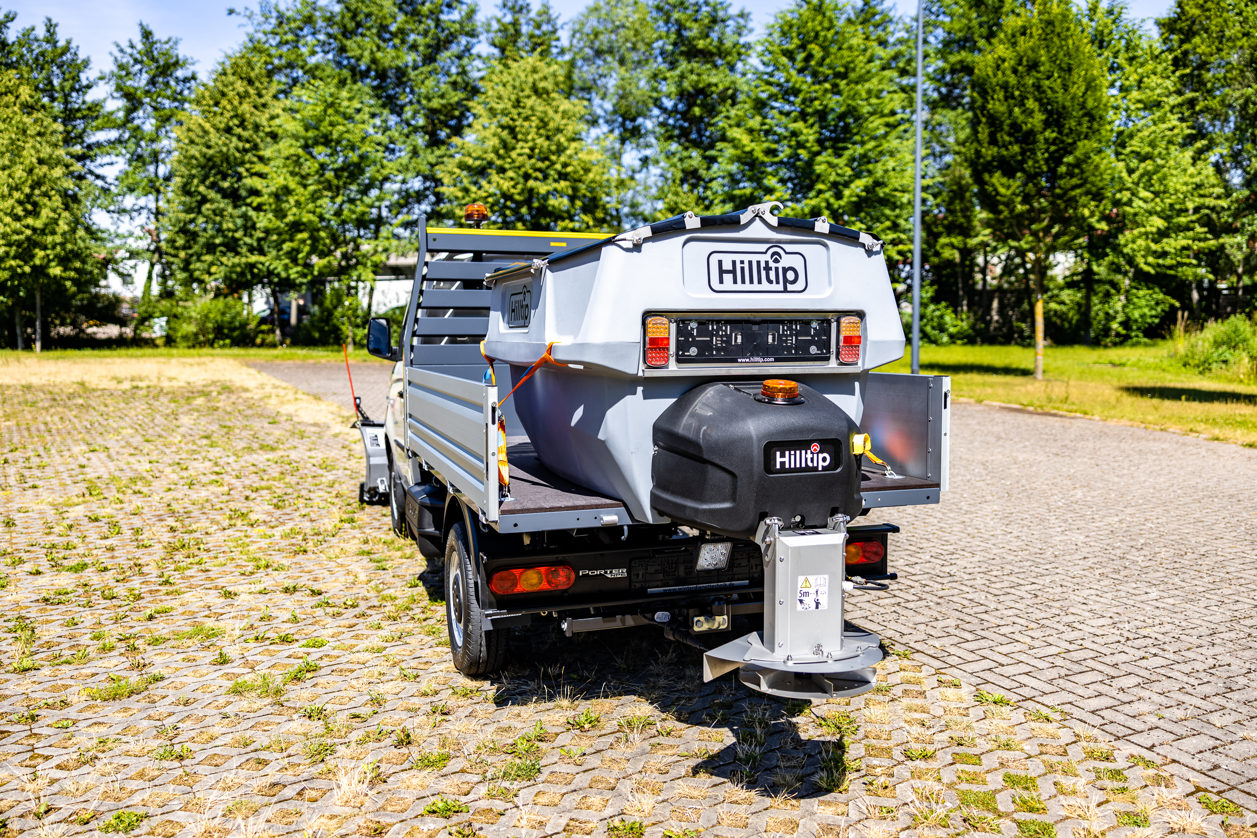 piaggio-porter-np6-winterdienst-piaggio-winterdienstfahrzeug-hwntec-13 Piaggio Porter NP6 Winterdienst Piaggio NP6 Winterdienstfahrzeug Hilltip Icestriker 550